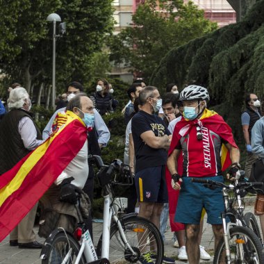 İspanya milliyetçi sembolleriyle aşırı sağ parti VOX tarafından Madrid 'de düzenlenen gösteri