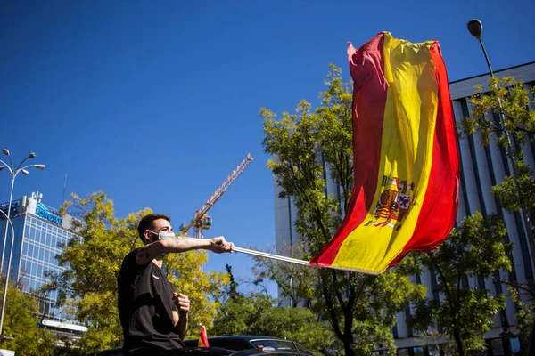 İspanya milliyetçi sembolleriyle aşırı sağ parti VOX tarafından Madrid 'de düzenlenen gösteri
