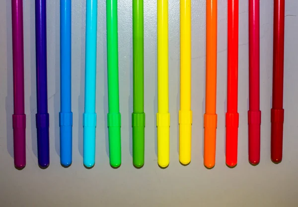 Gökkuşağı ve LGTB renklerine sahip bazı işaretler