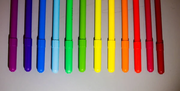 Gökkuşağı ve LGTB renklerine sahip bazı işaretler