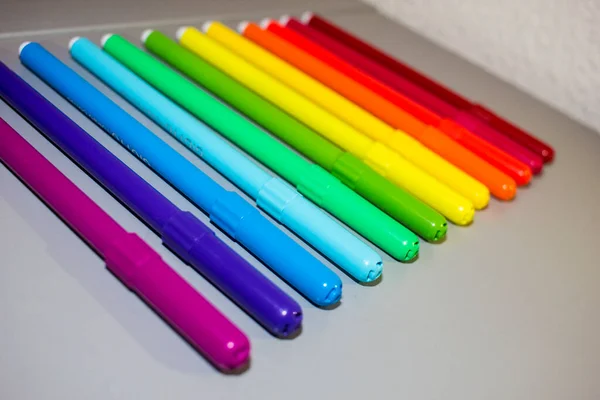 Gökkuşağı ve LGTB renklerine sahip bazı işaretler