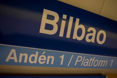 Madrid 'deki Bilbao metro durağının birinci peronunda.