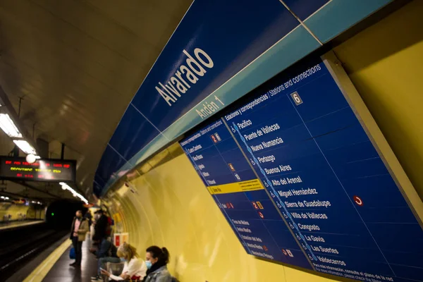 Piattaforma Della Linea Della Fermata Della Metropolitana Alvarado Madrid — Foto Stock