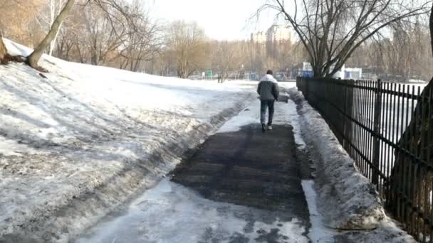 Homme Jogging Spring Park . — Video