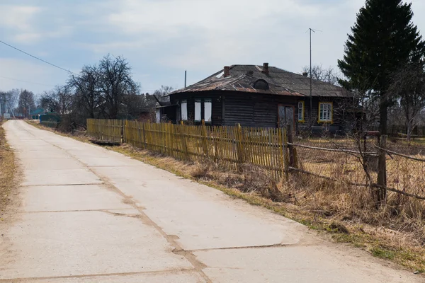 Старе бідне село і весняні повені — стокове фото