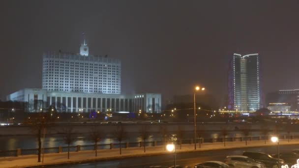 Casa do governo em Moscou à noite — Vídeo de Stock