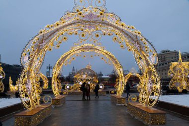 Moskova 'da kışın Yeni Yıl hafif çelenkleri