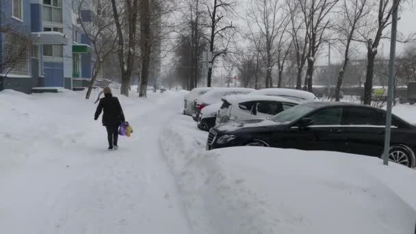 Οδός μετά από χιονόπτωση σε Μόσχα — Αρχείο Βίντεο