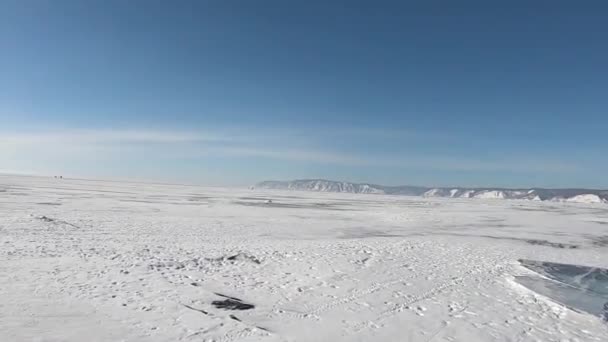 Lago Baikal congelado no inverno — Vídeo de Stock