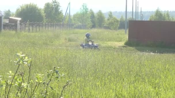 Motos no verão no campo — Vídeo de Stock