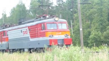 Yük treni yazın şehir dışına çıkar.