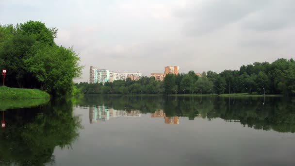 Lac en été avec la dynamique de l'intra -