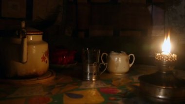 Gaz lambası ve çay çaydanlık
