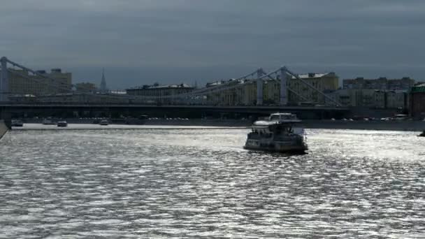 Nave sul fiume Mosca la sera — Video Stock