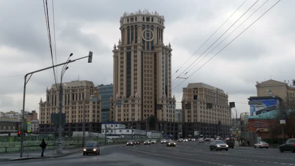 Edifício de arranha-céus (centro de escritórios) em Moscou em Paveletskaya — Vídeo de Stock