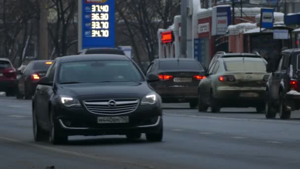 Priset på bensin i Moskva i januari 2016 — Stockvideo