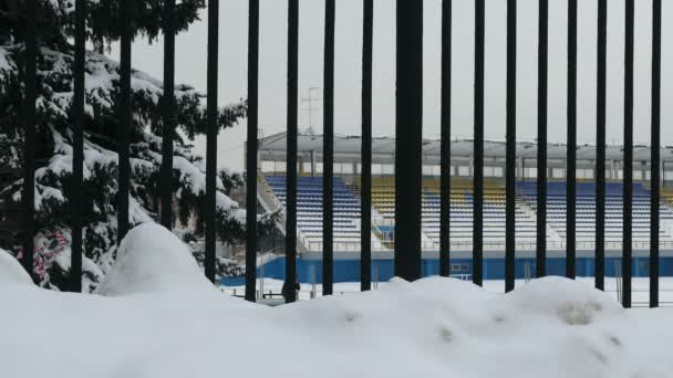 Stadion - in de sneeuw en gevangen Winter — Stockvideo