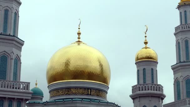 Kathedraal moskee in Moskou. Torens. — Stockvideo