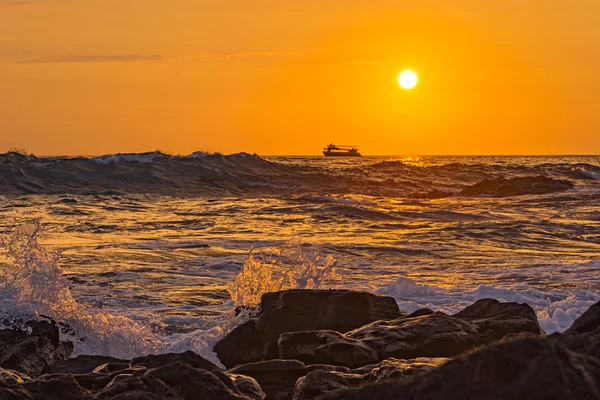 Surf Samudera di Sunset Kailua-Kona Big Island Hawaii USA — Stok Foto