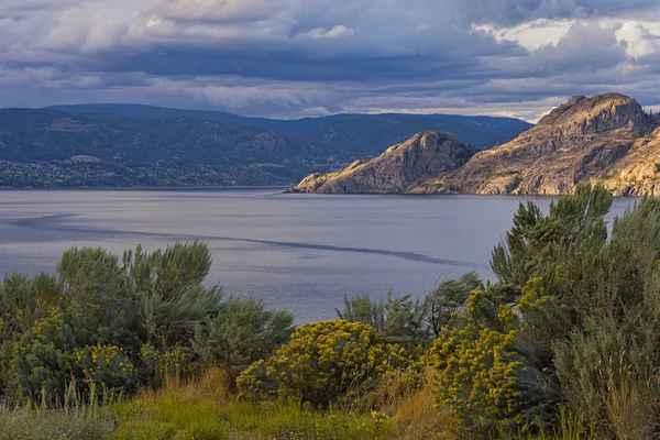 Okanagan Lake perto de Summerland British Columbia Canadá — Fotografia de Stock