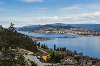 Okanagan Gölü köprü Kelowna Bc Kanada