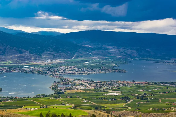 Osoyoos Британская Culumbia Канада и озеро Osoyoos — стоковое фото