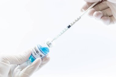 Doktor Beyaz Aşı kavanozundaki aşı kavramının kopyası. Aşı kavramı Coronavirus 'a karşı savaş, aşı ve tedavi, tıbbi konsept