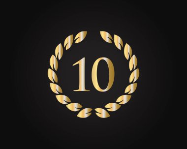 10. Yıldönümü Yüzük Logo Şablonu. 10. yıl dönümü logosu ve siyah arka planda izole edilmiş altın yüzük, doğum günü, yıldönümü ve şirket kutlamaları için.