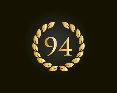 94. Yüzük Logosu Şablonu. Doğum günü, yıldönümü ve şirket kutlamaları için siyah arka planda izole edilmiş altın yüzüklü 94. Yıl dönümü logosu.