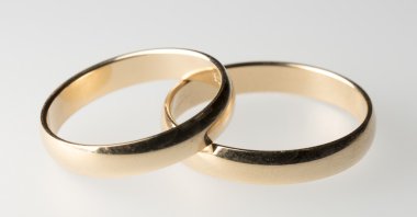 Nişan yüzüklerini yakın çekim