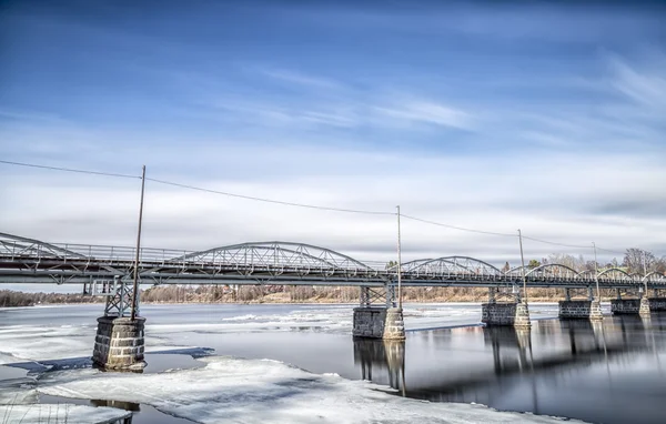 Alte brücke in umea, schweden — Stockfoto