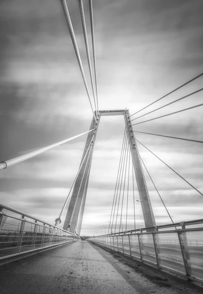 Puente de cables en Umea, Suecia — Foto de Stock