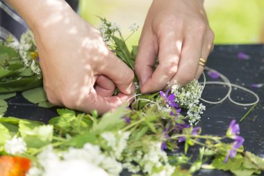 Bir İsveçli yaz baş oluşturma yapma kadın 