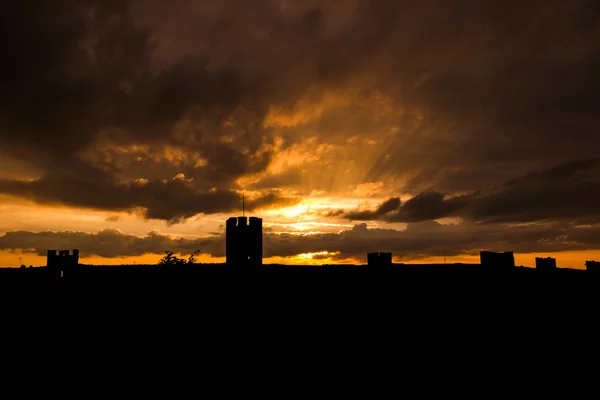 Puesta de sol sobre el muro de Visby, Suecia — Foto de Stock