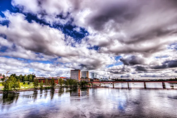 Schwedische Stadt mit Fluss — Stockfoto