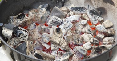 Parlayan kömür Barbekü