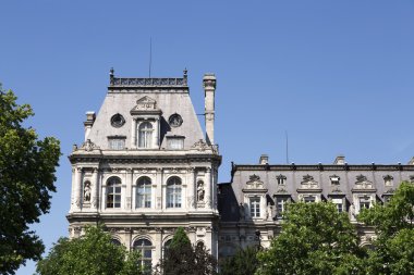 Paris'te Seine Nehri tarafından binalar
