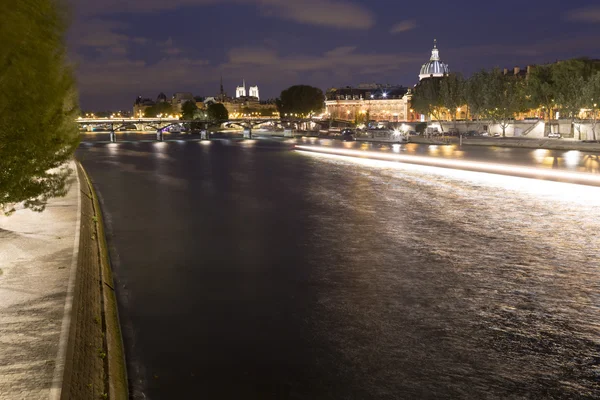El río Sena en París, Francia — Foto de Stock
