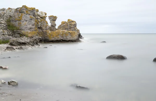 Sea Stack by Ocean em Gotland, Suécia — Fotografia de Stock