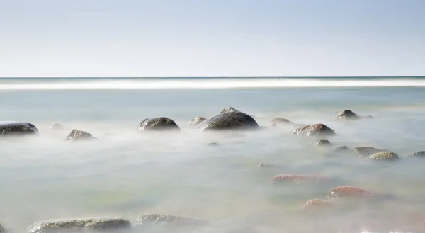 Pedras no oceano — Fotografia de Stock