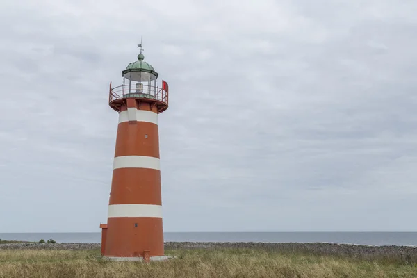 Rot-weißer Leuchtturm — Stockfoto