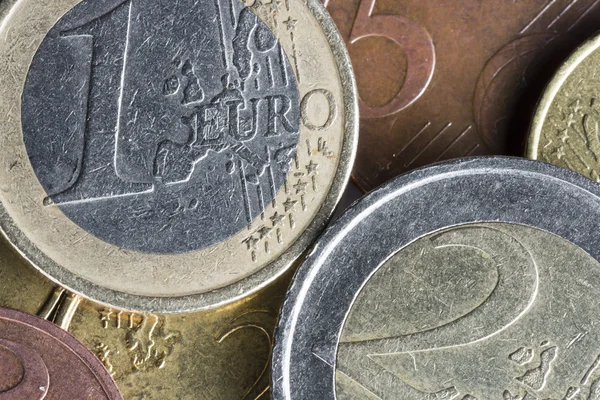 Euro Monedas uno encima del otro — Foto de Stock