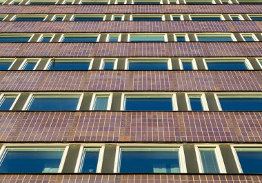 Uzun boylu bina Windows
