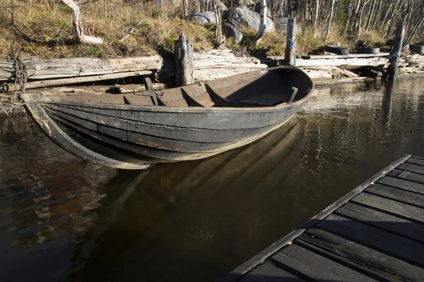 Wooden Rowing Boat Ted Up — стоковое фото