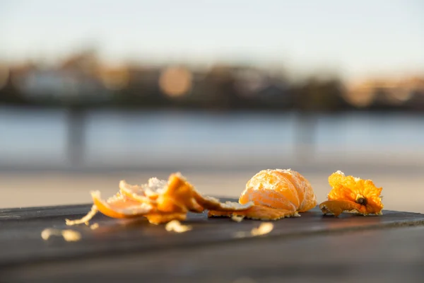 Yarısı yenmiş Clementine — Stok fotoğraf