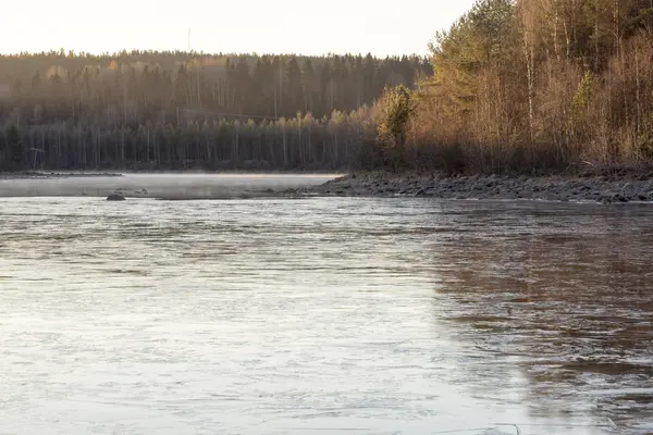 Ομίχλη στον παγωμένο ποταμό — Φωτογραφία Αρχείου