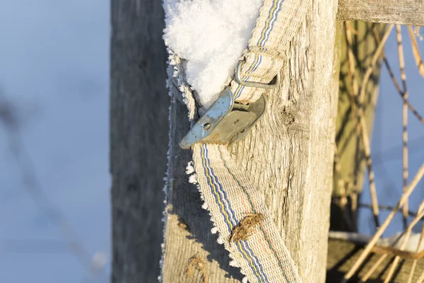 Pulseira de amarração com neve — Fotografia de Stock