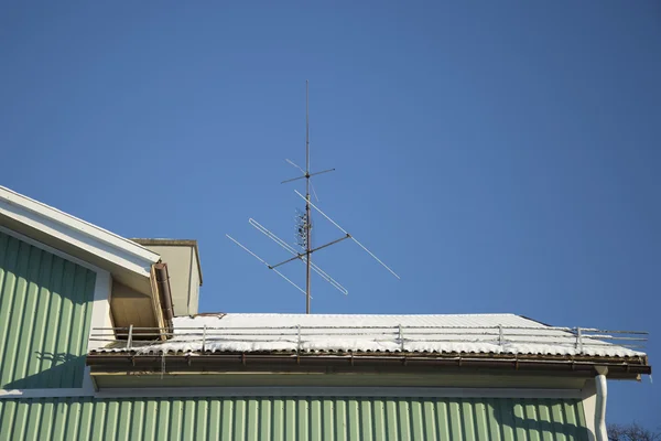 TV Antenna on Snow Covered Roof — Stock Photo, Image