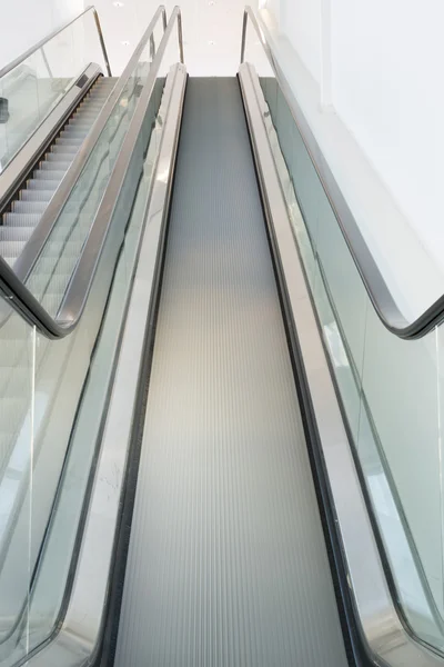 Escalera mirando hacia arriba — Foto de Stock