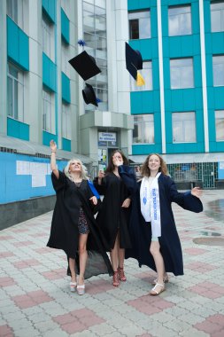 Mezuniyet, öğrenciler, eğitim. Grup Avrupa mezun öğrenci kutluyor